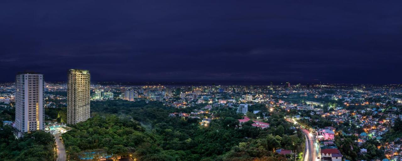 Marco Polo Plaza Cebu Hotel Ngoại thất bức ảnh View of the city at night