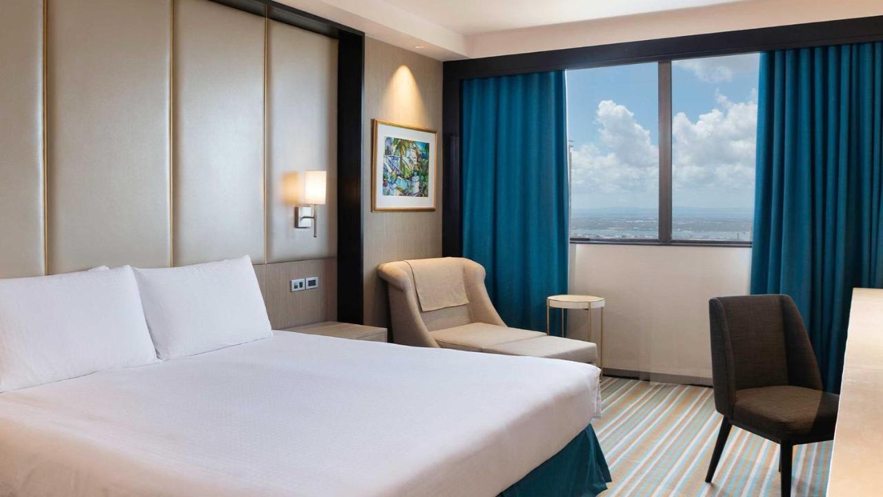 Marco Polo Plaza Cebu Hotel Ngoại thất bức ảnh A room at the hotel