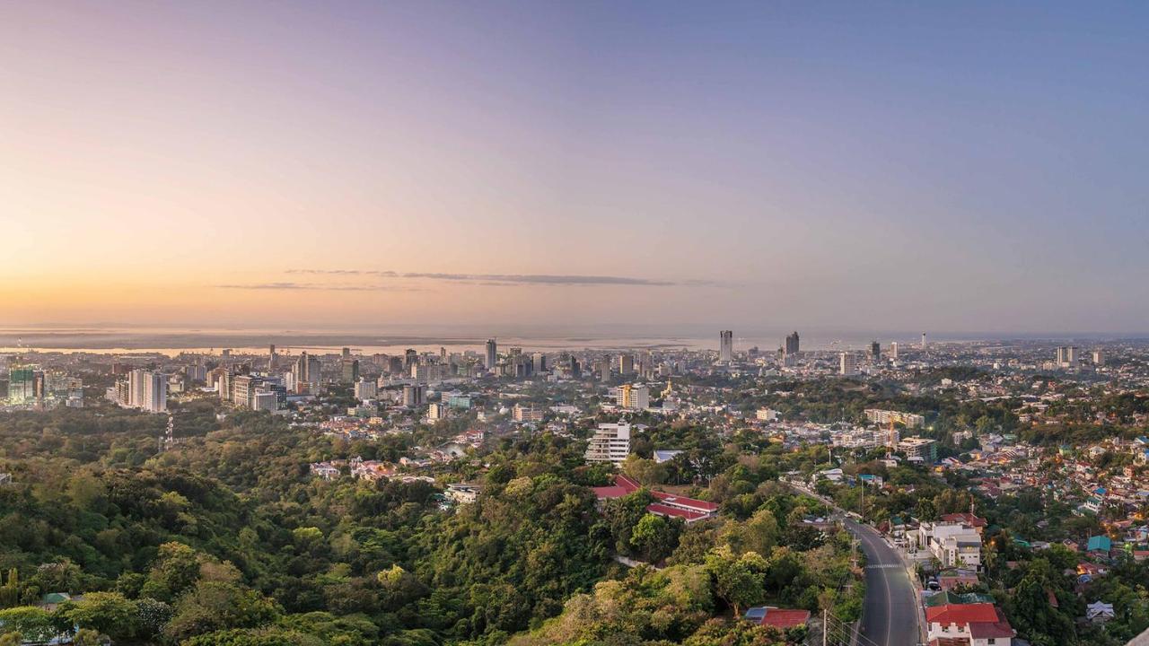 Marco Polo Plaza Cebu Hotel Ngoại thất bức ảnh View of the Gold Coast skyline from the Gold Coast hinterland