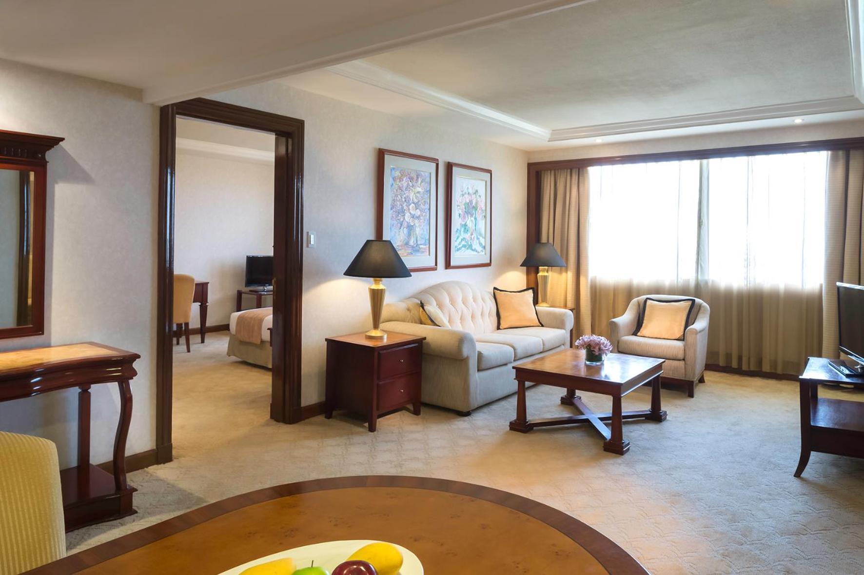 Marco Polo Plaza Cebu Hotel Ngoại thất bức ảnh A suite at the hotel