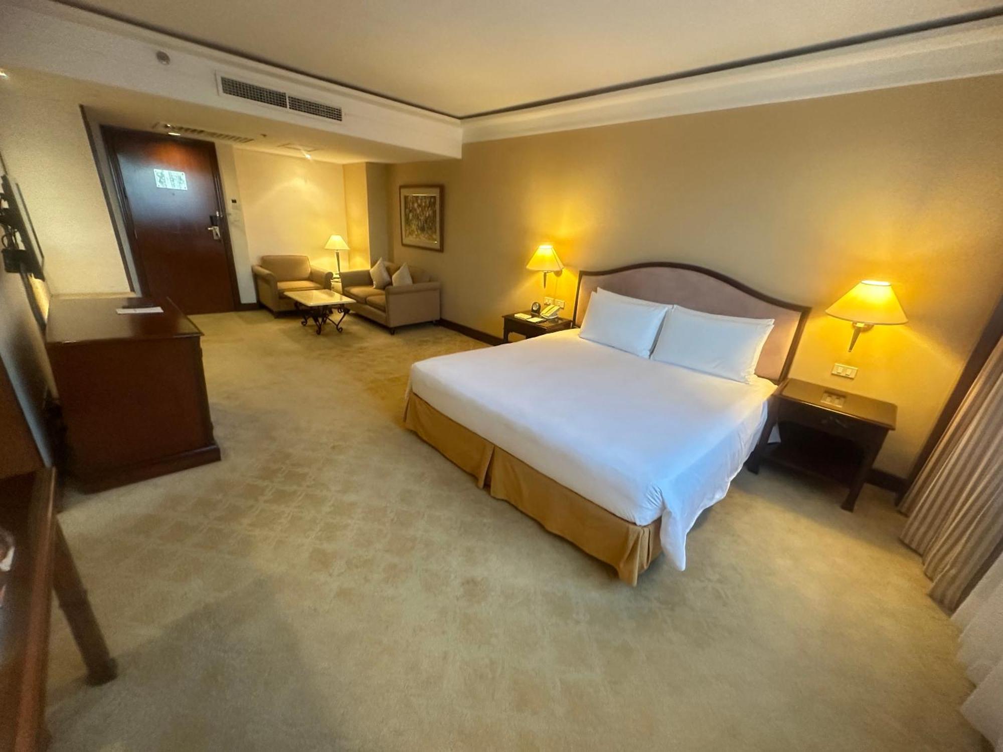 Marco Polo Plaza Cebu Hotel Ngoại thất bức ảnh A room at the hotel
