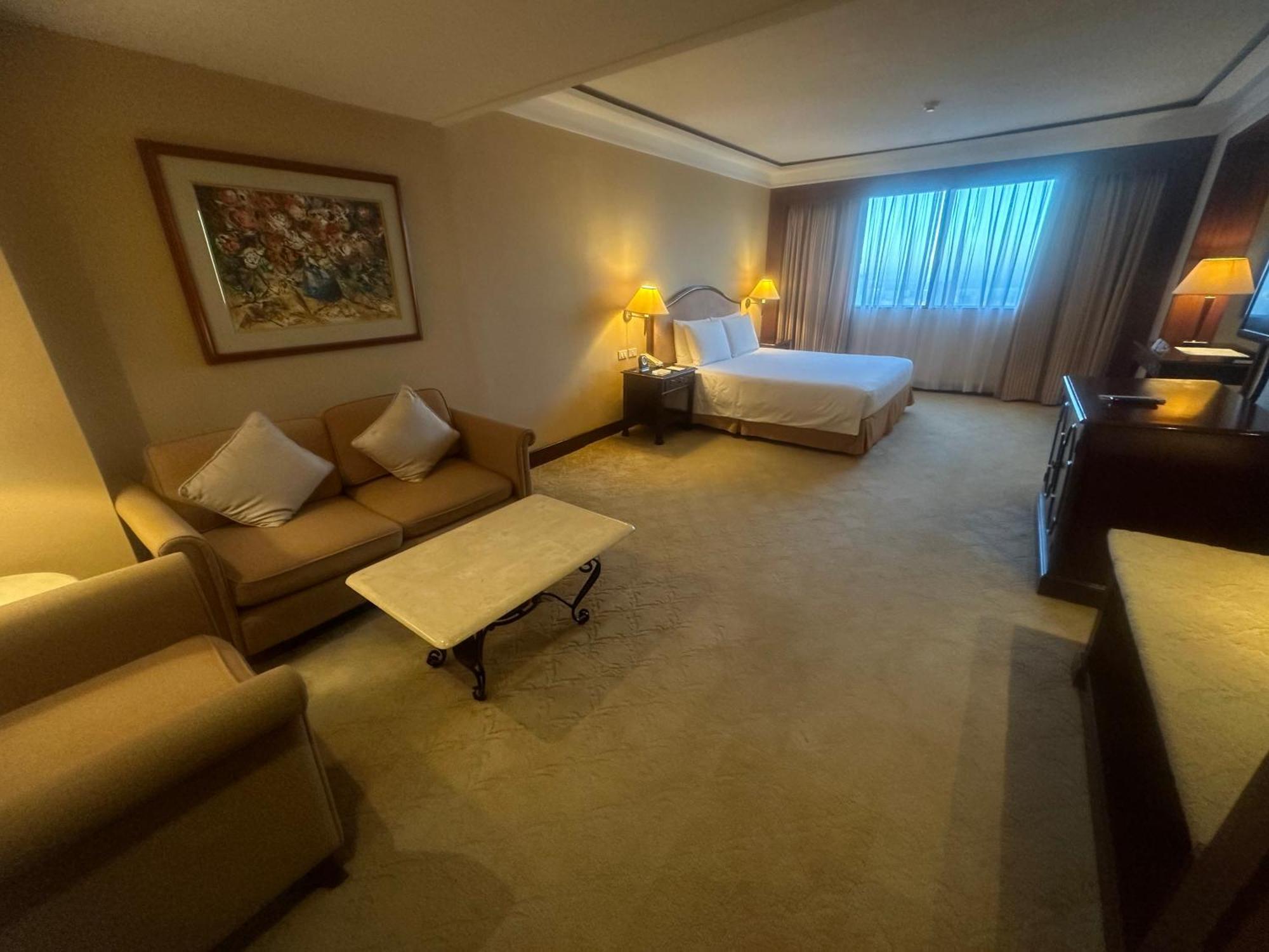 Marco Polo Plaza Cebu Hotel Ngoại thất bức ảnh A suite at the hotel