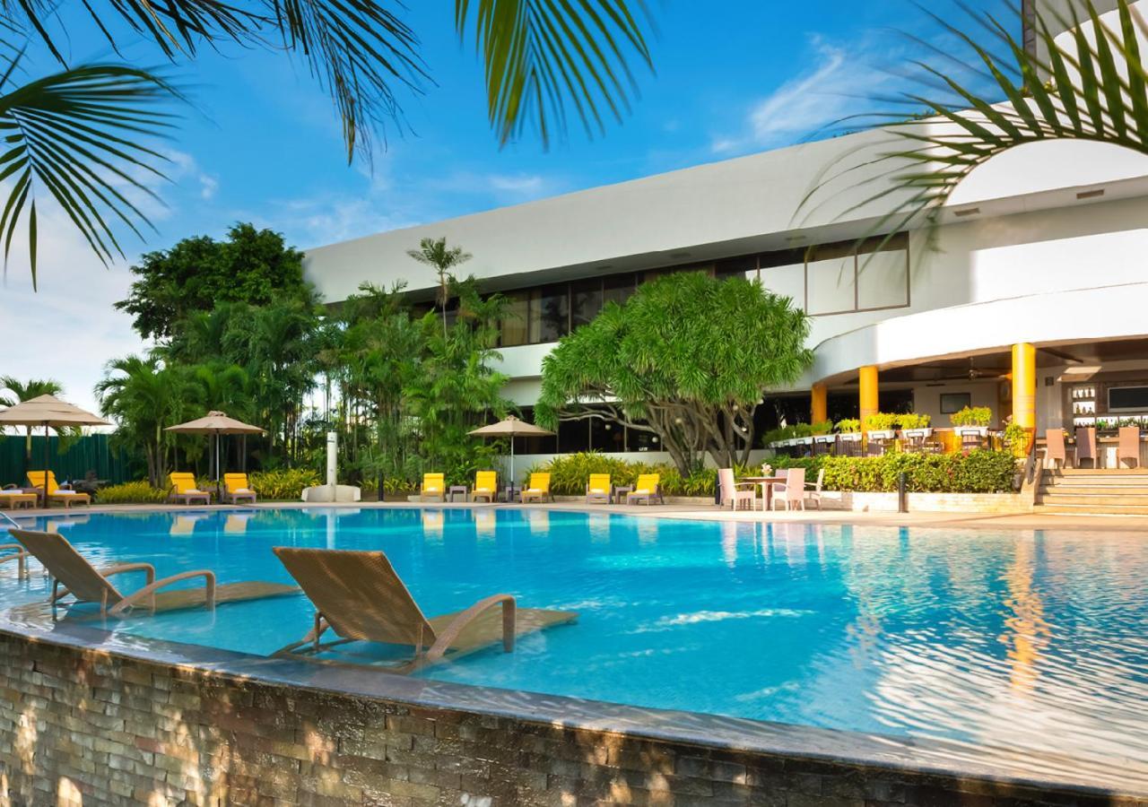 Marco Polo Plaza Cebu Hotel Ngoại thất bức ảnh The pool at the hotel