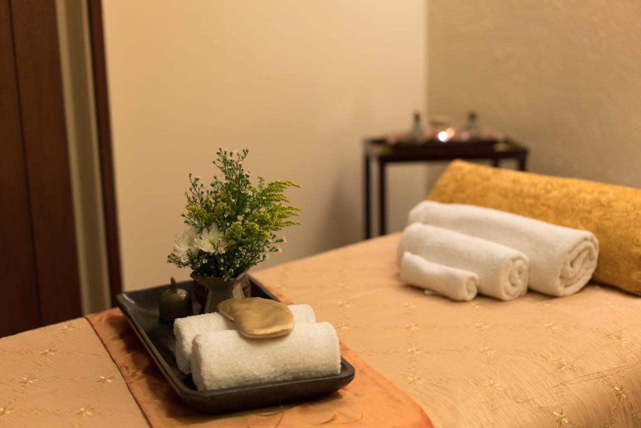 Marco Polo Plaza Cebu Hotel Ngoại thất bức ảnh A massage room at a spa