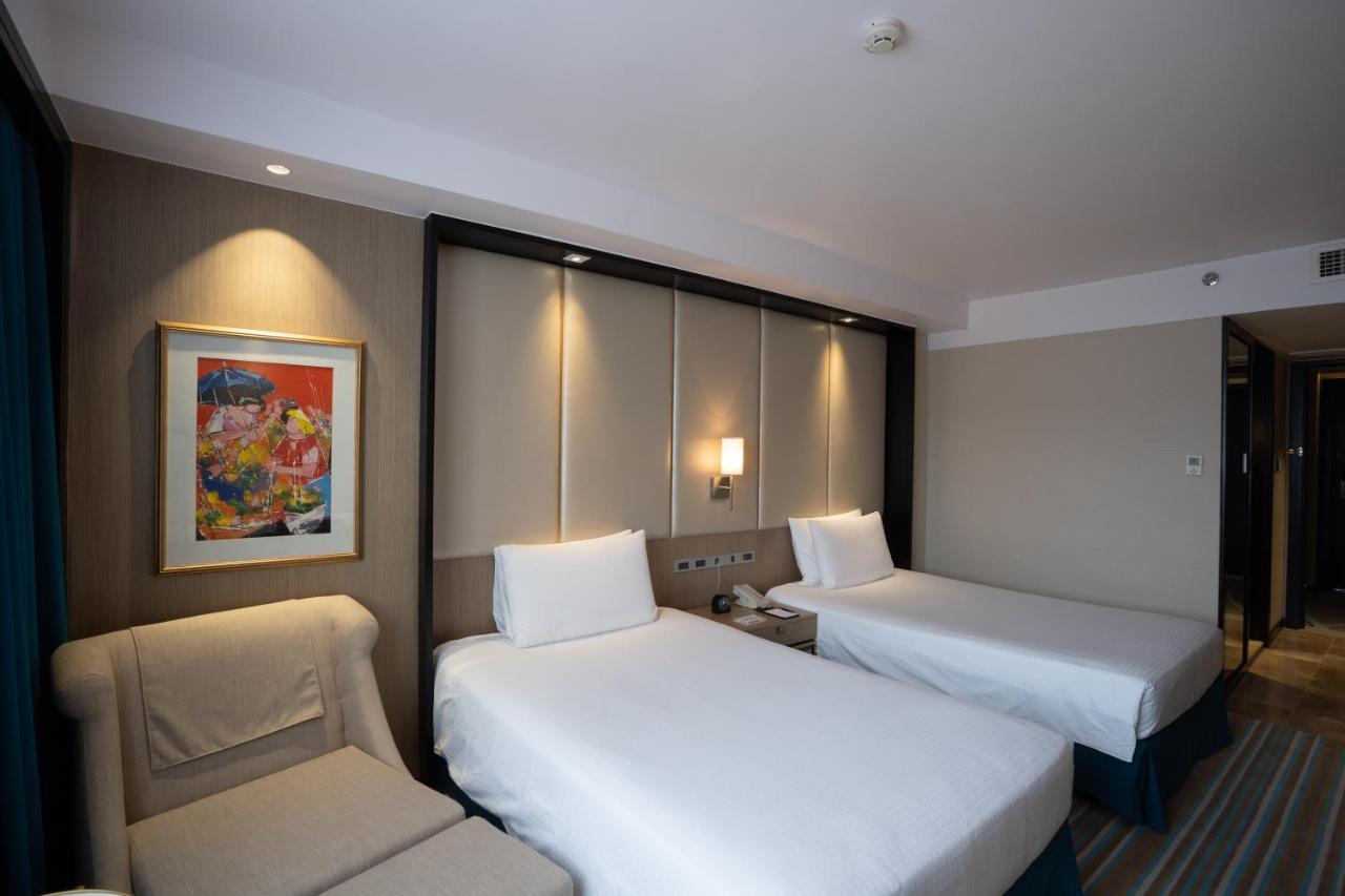 Marco Polo Plaza Cebu Hotel Ngoại thất bức ảnh A room at the hotel
