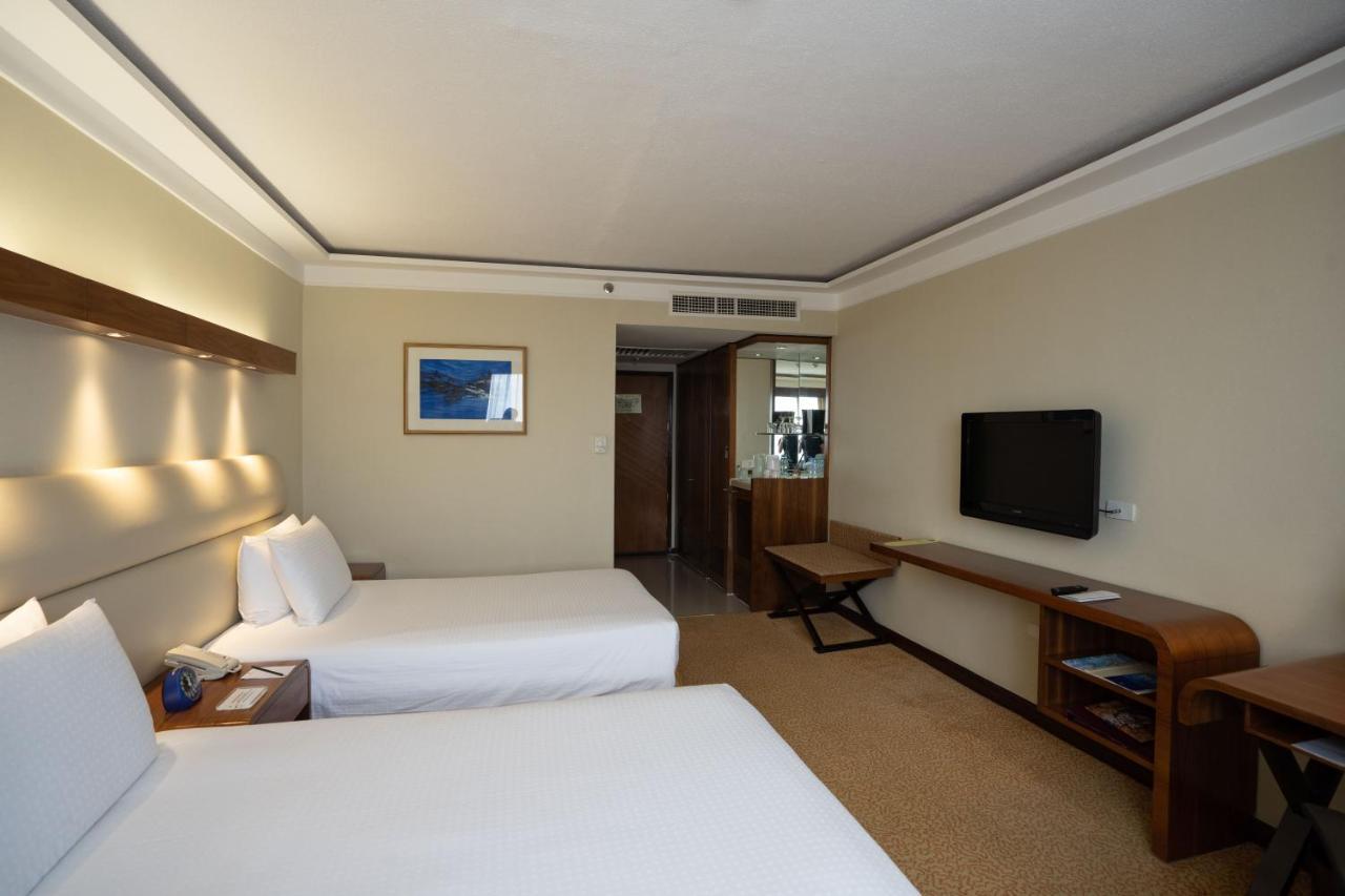 Marco Polo Plaza Cebu Hotel Ngoại thất bức ảnh A room at the hotel